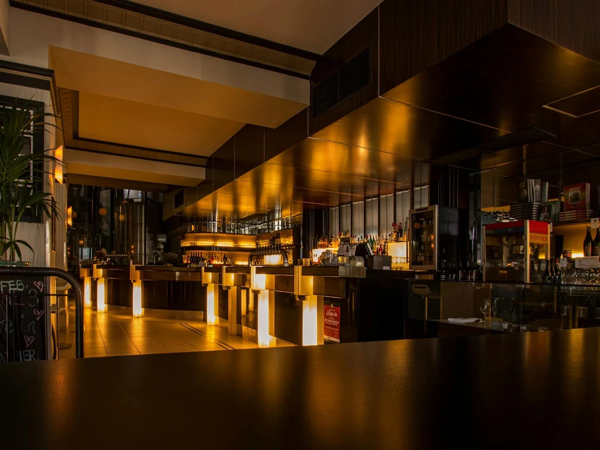 Moody bar interior decorating Cambridge, commercial painting by Cambridge Decorators