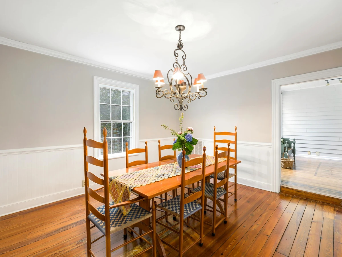 Dining room painting in Cambridge by Cambridge Decorators, classic period dining room with cornicing
