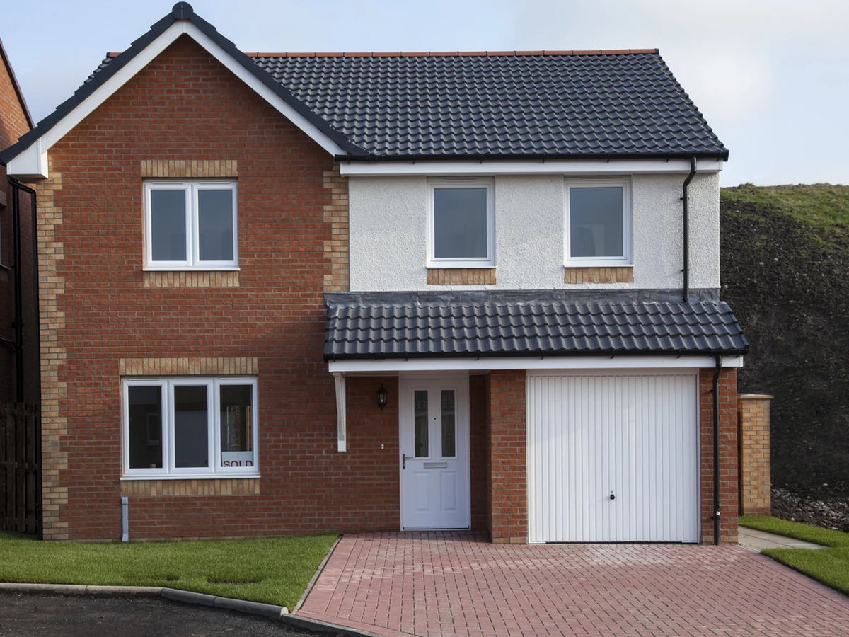 exterior-painting-brick-detached-house-cambridge-decorators Exterior painting of brick detached house in Cambridge by Cambridge Decorators