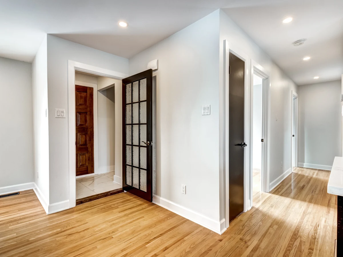 hallway-painting-clean-white-hallway-cambridge-decorators Clean white hallway with freshly painted doors by Cambridge Decorators