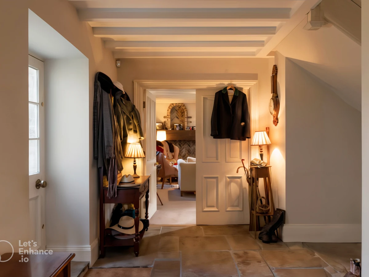 hallway-painting-victorian-hallway-beamed-cambridge-decorators Victorian hallway with beamed ceiling painted by Cambridge Decorators