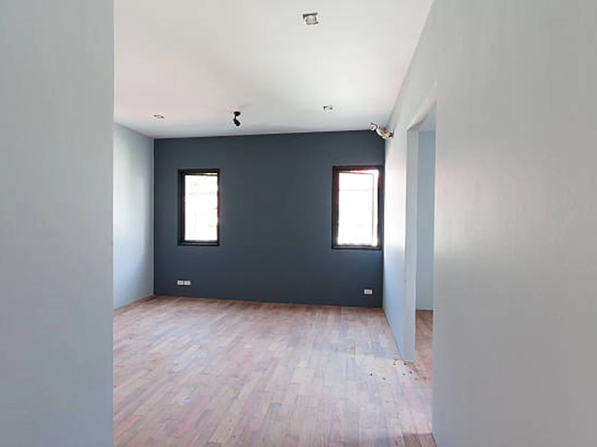 interior-painting-empty-room-dark-cambridge-decorators Empty room interior painting — dark finish by Cambridge Decorators