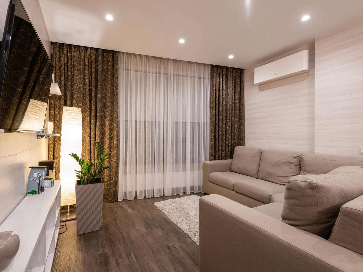 living-room-painting-beige-living-room-cambridge-decorators Beige living room painting in Cambridge by Cambridge Decorators, neutral feature wall finish